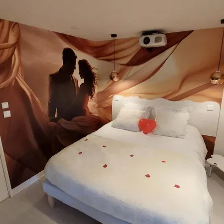 Апартаменты Les Delices Rooms-loveroom White