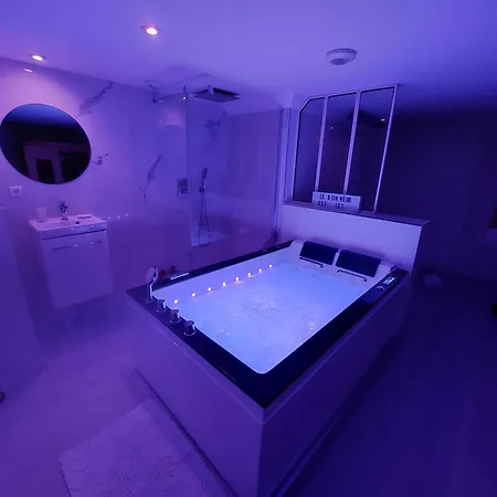 Lejlighed Les Delices Rooms-loveroom White *