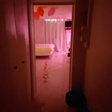 Les Delices Rooms-loveroom White דירה